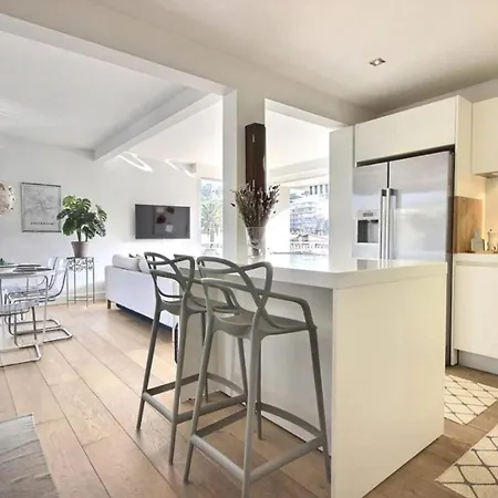 Ideally Located Between The Sea And Rue D'antibes * كان