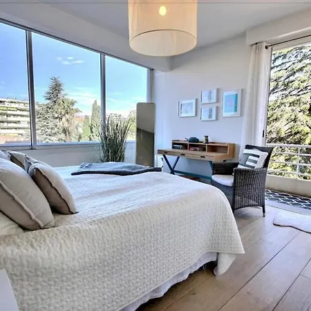 Ideally Located Between The Sea And Rue D'antibes Appartement Cannes