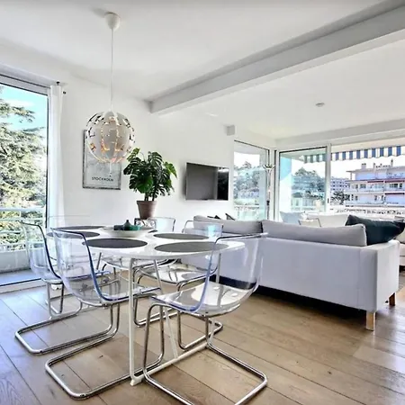 Ideally Located Between The Sea And Rue D'antibes شقة *